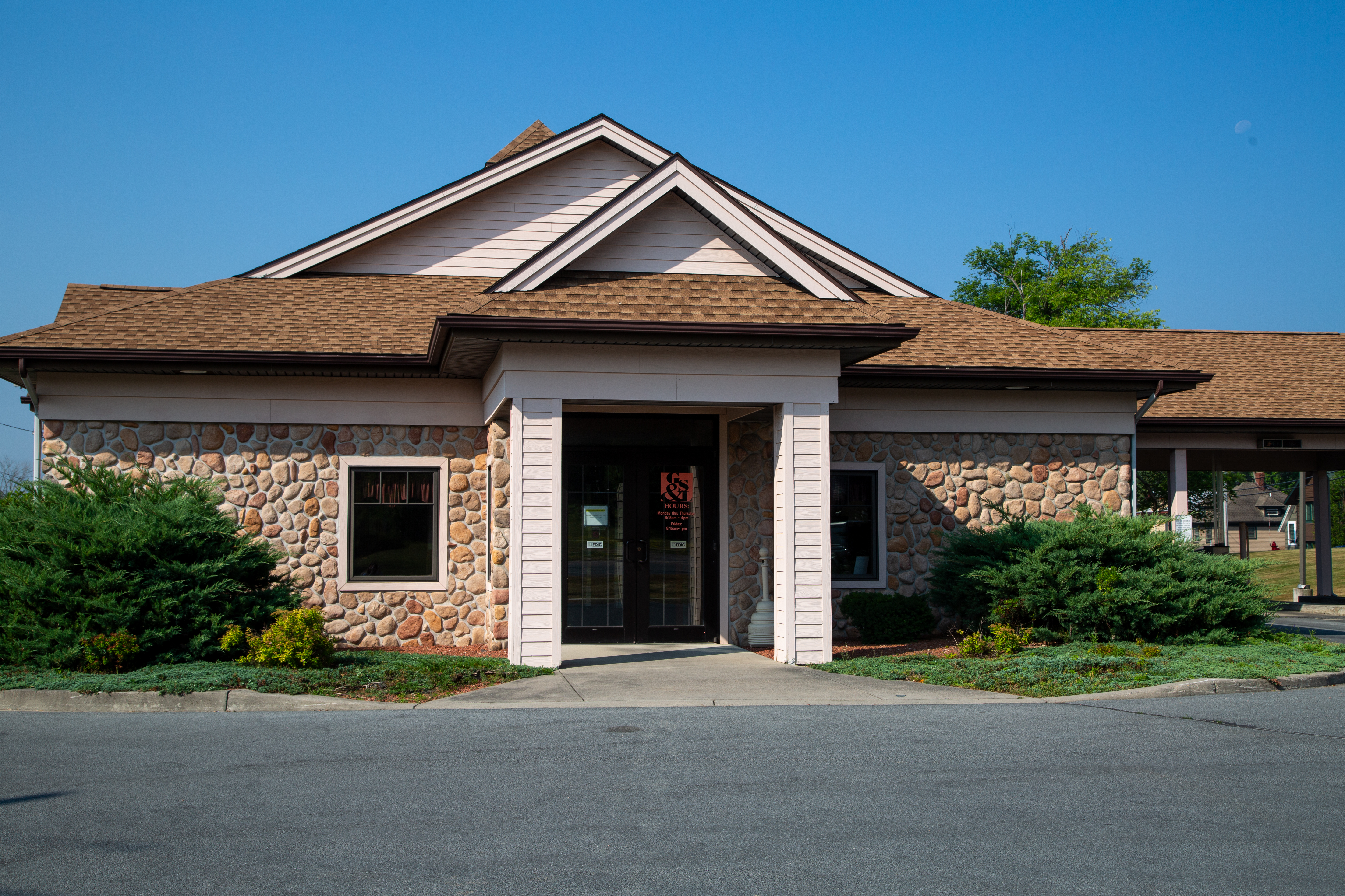 alexandria bay location front entrance gsl